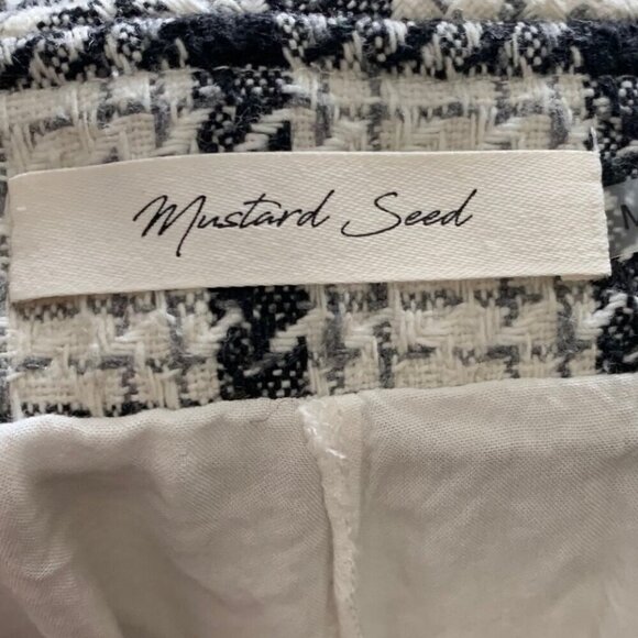 Mustard Seed Black and White Plaid Mini Skirt with built in shorts Size Medium - Picture 8 of 10